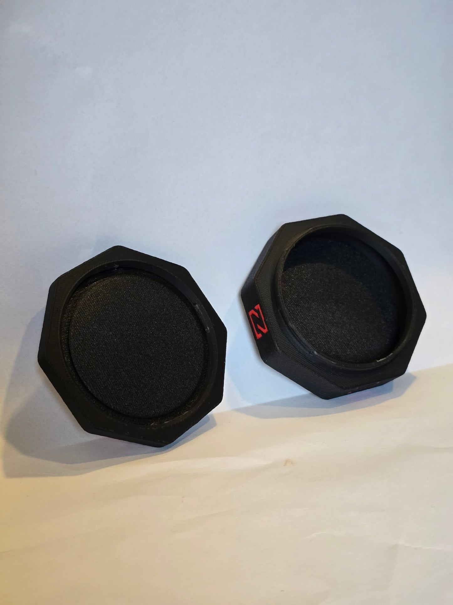 ZaayaN Twist-lock beholder