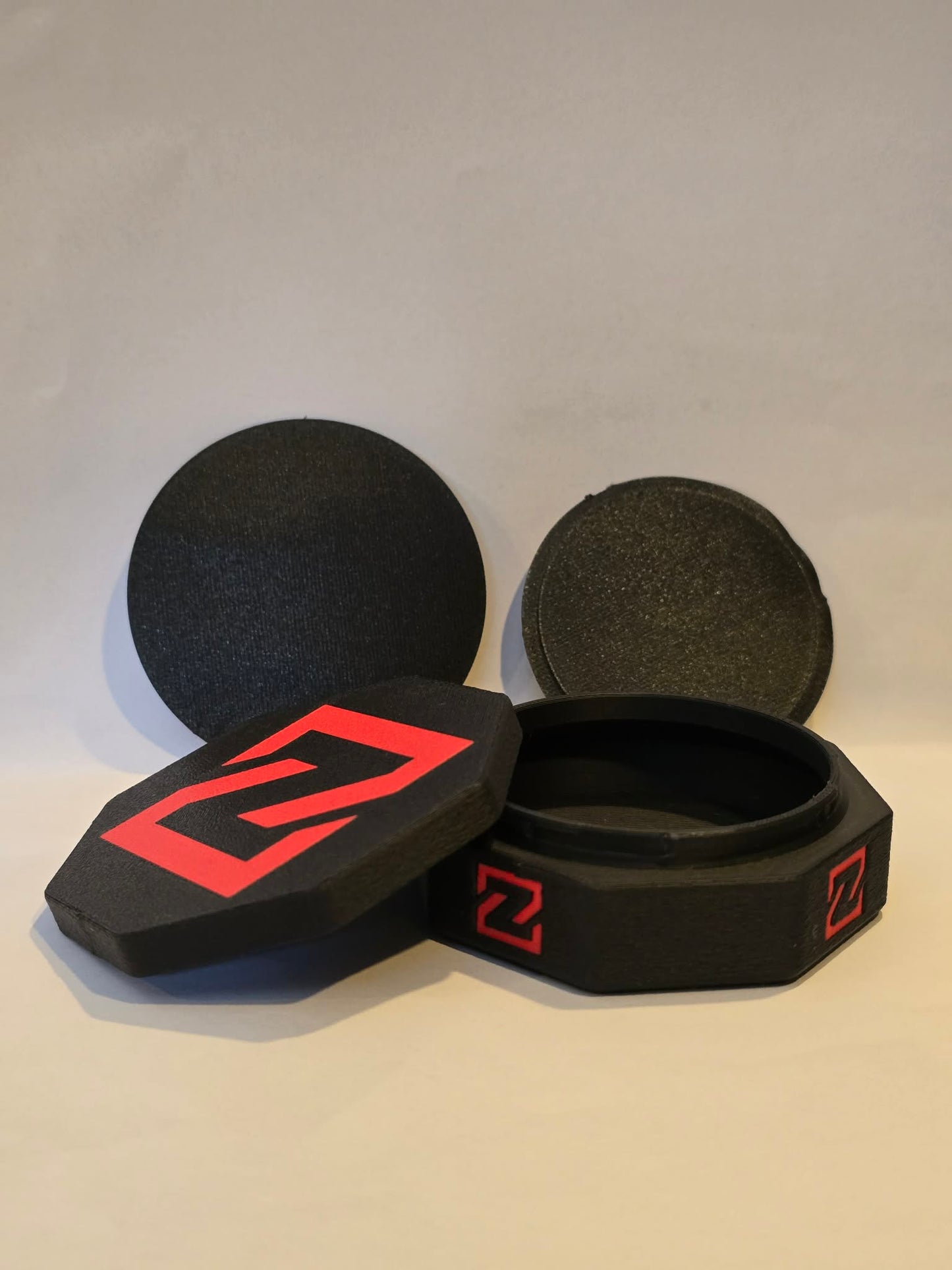 ZaayaN Twist-lock beholder